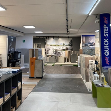 Illuminazione a led su binario per negozi, showroom e uffici